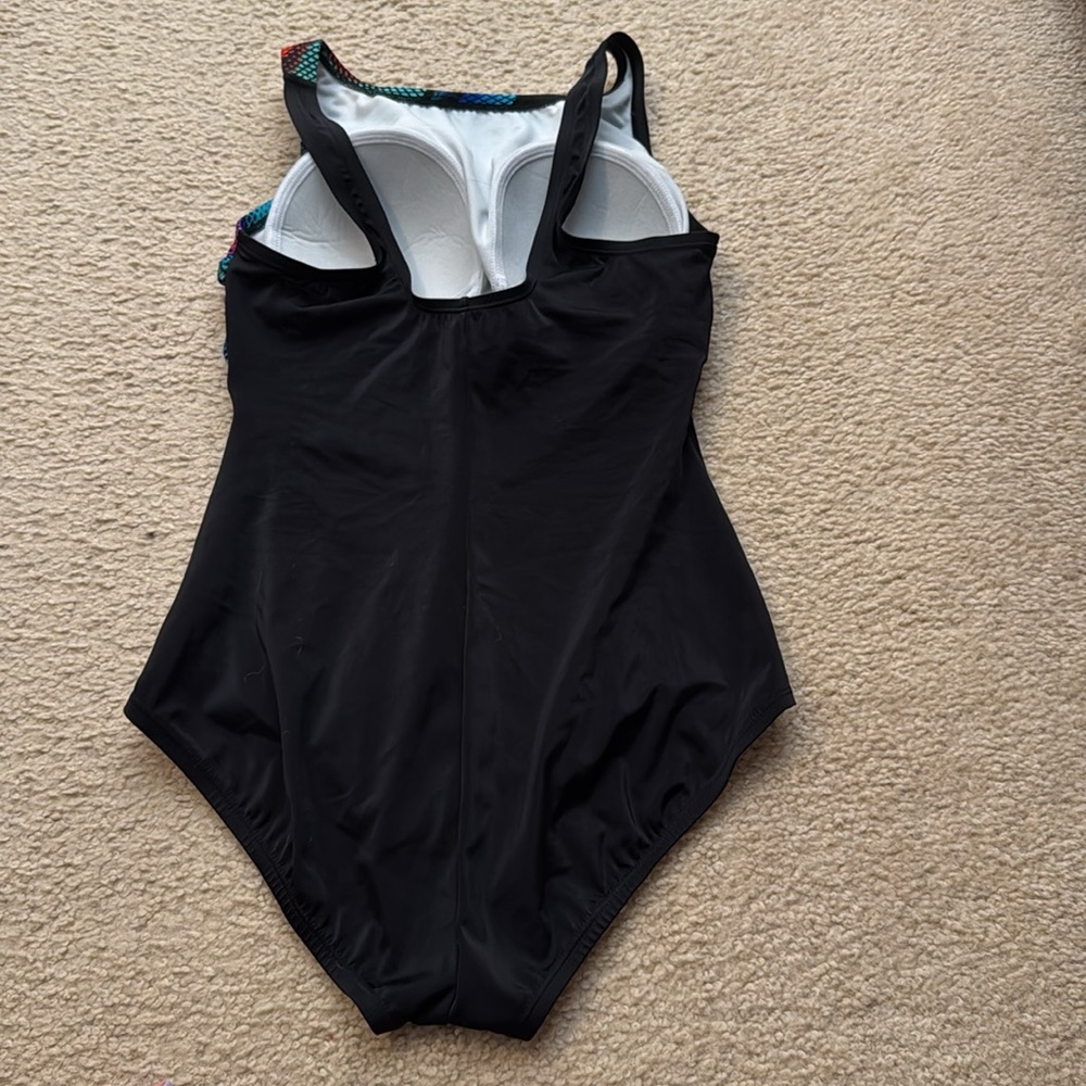 2 full coverage swimsuits - Picture 3 of 9